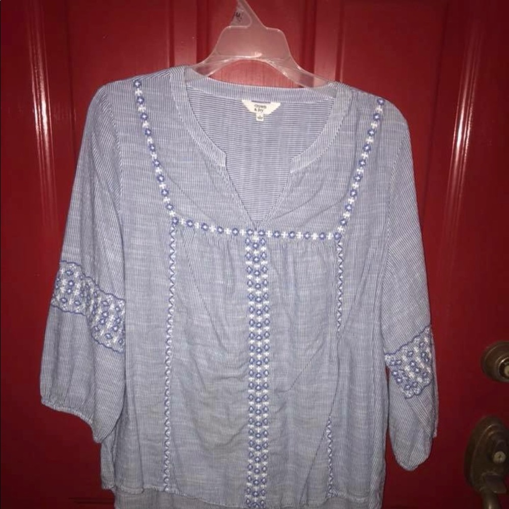 Crown & Ivy Top - Size Large